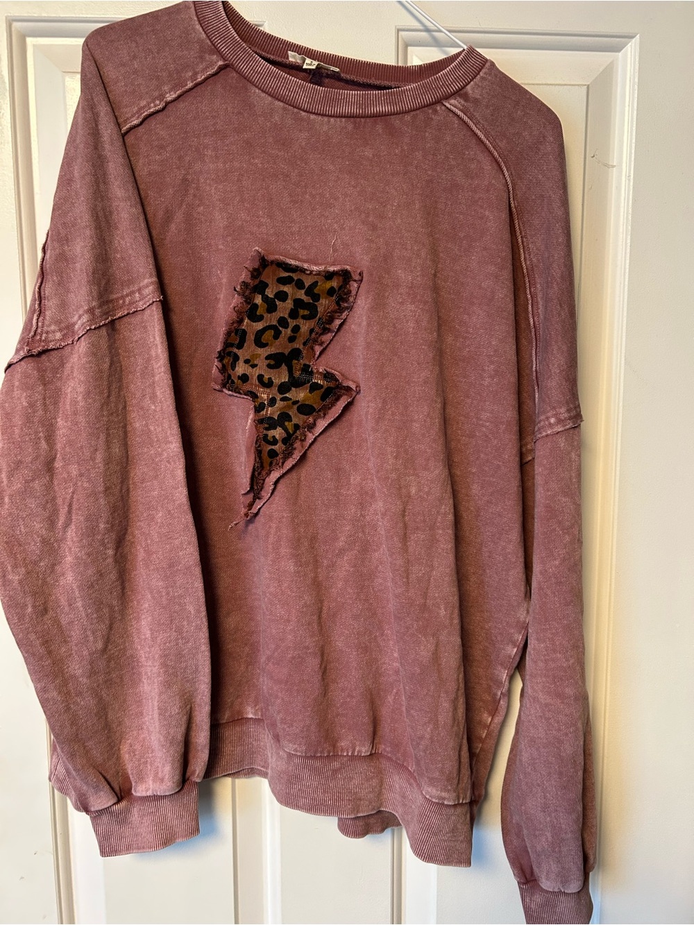 easel washed mauve crewneck sweatshirt